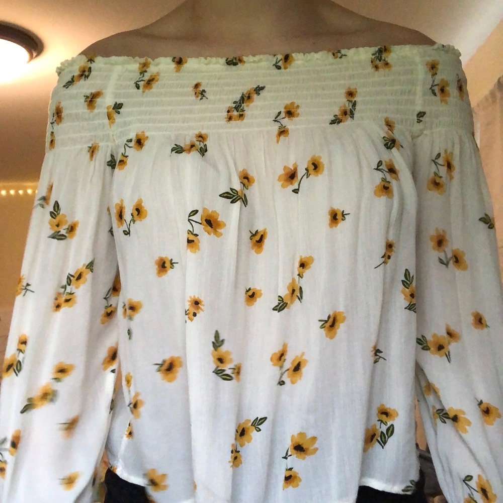 Off the shoulder yellow flower flow top - Picture 2 of 3